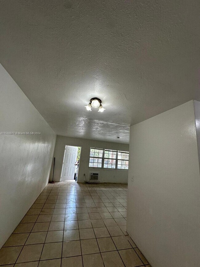 Foto del edificio - 1451 NE 170th St