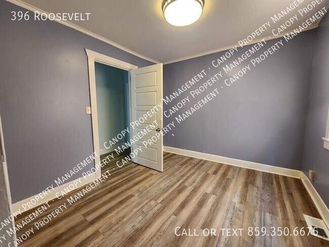Foto del edificio - 396 Roosevelt Blvd