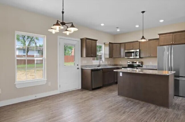 Building Photo - 1739 Savannah Ct