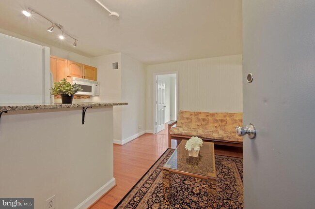 Foto del edificio - 2401 H St NW