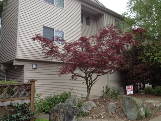 Primary Photo - 715 N 95th St