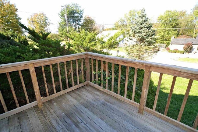 Foto del edificio - Incredible location! 4 BD/2 BA Home. Acros...