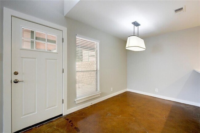 Building Photo - 6204 Okner Ln