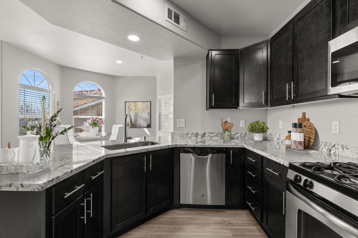 Primary Photo - LeSarra