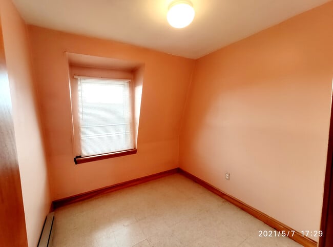 Building Photo - 27 Lexington St