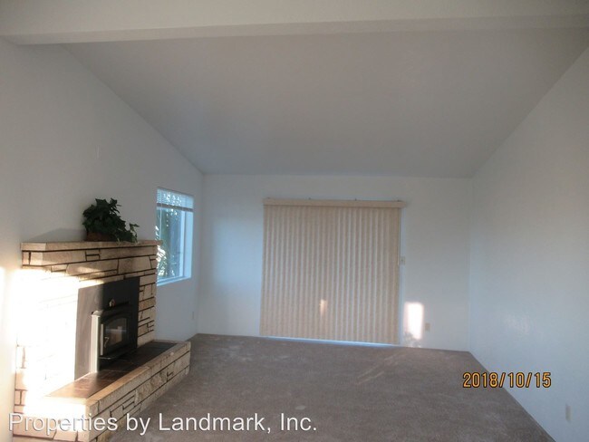 Building Photo - 236 E Lauridsen Blvd