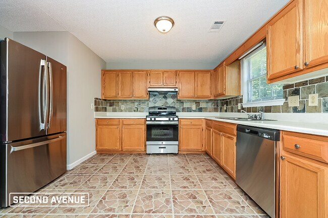 Foto del edificio - 7105 Oakwood Cir