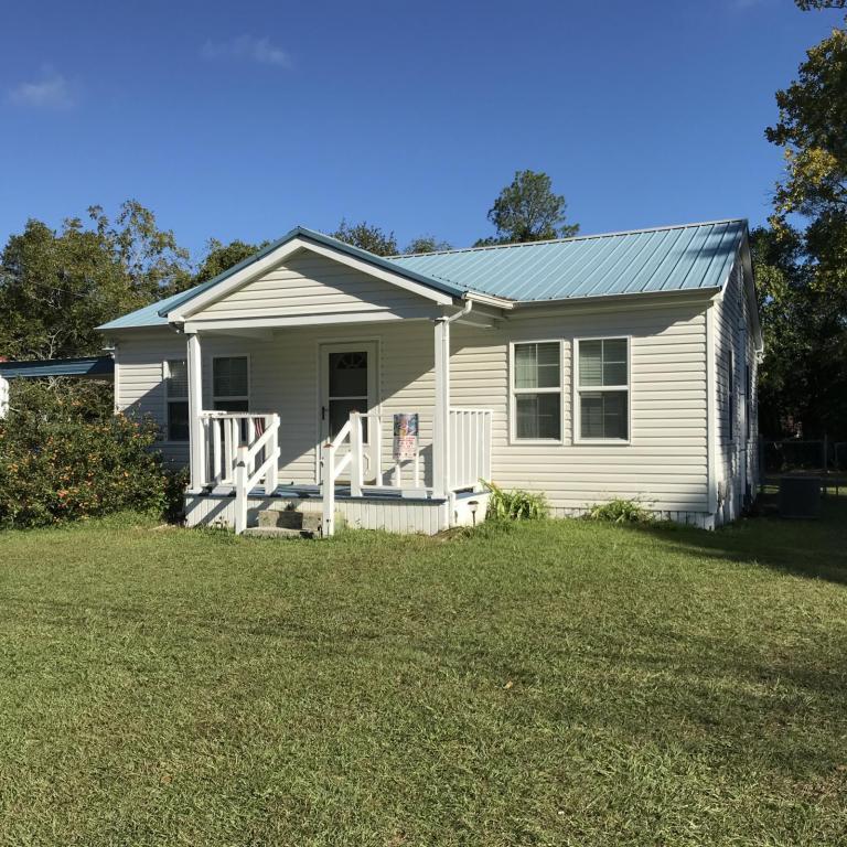 Primary Photo - 709 6th St. E