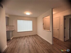 Building Photo - 1033 Parkview Dr