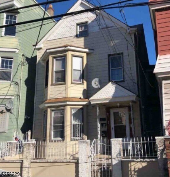 Primary Photo - 21 Elliott St