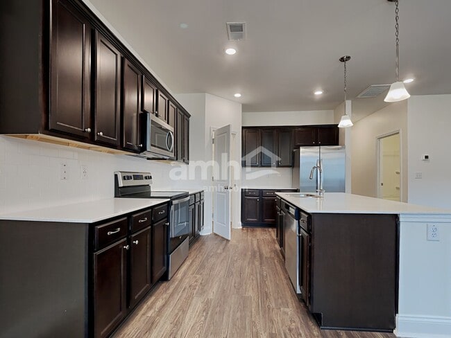 Building Photo - 116 Thatchet Drive