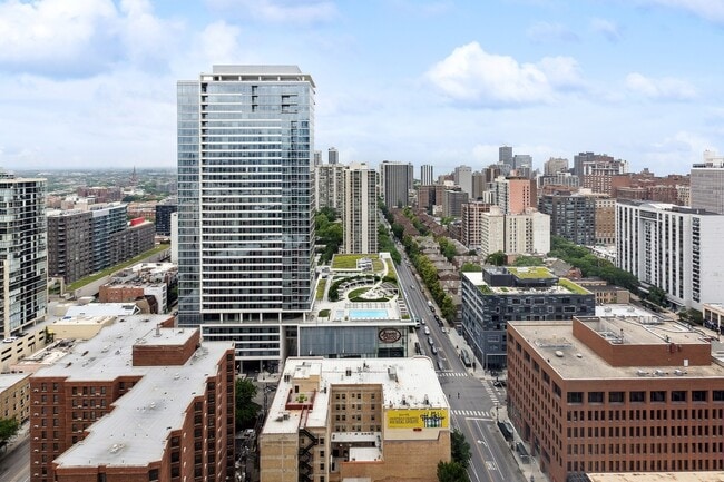 Building Photo - 1122 N Clark St