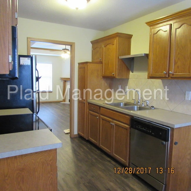 Building Photo - Great Half Duplex