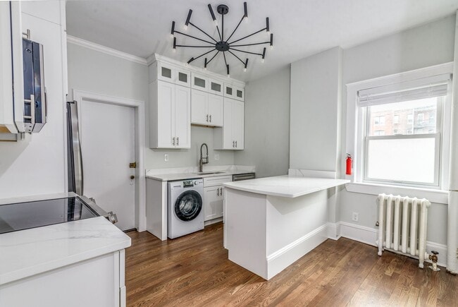 Just Renovated! Washington Square - Close to T / Star Market - Just Renovated! Washington Square - Close to T / Star Market Apartment