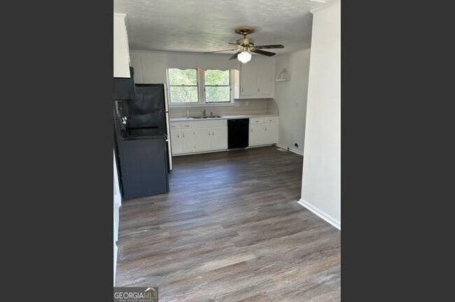 Building Photo - 513 Center St