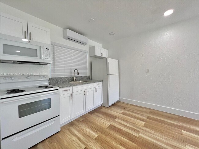 Foto del edificio - 12906 NE 6th Ave