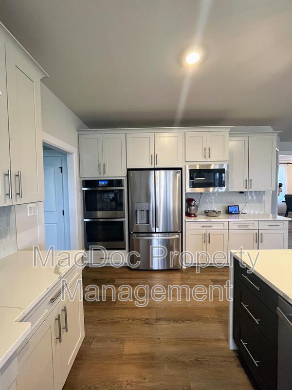 Building Photo - 10912 Canterbury Ct