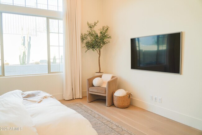 Foto del edificio - 38500 N School House Rd