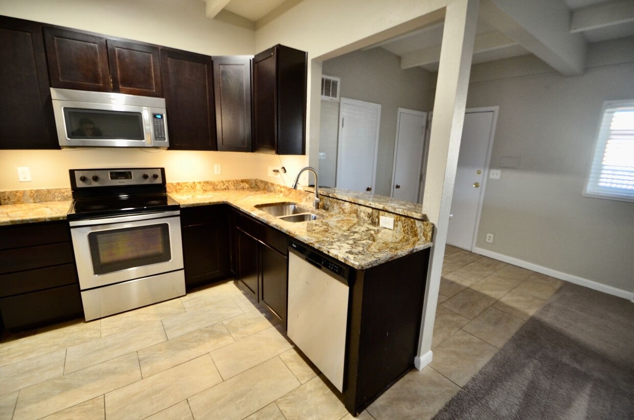 2240-2246 Ames St - 2240-2246 Ames St