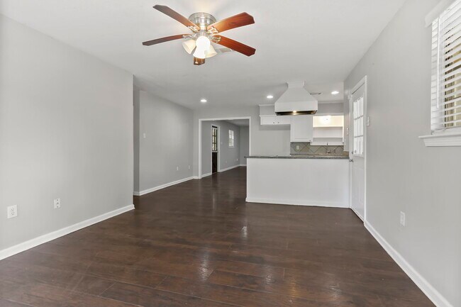 Foto del edificio - 9644 Meadowdale Dr
