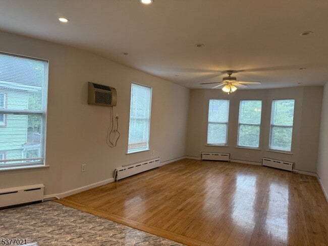 Building Photo - 43 S Willow St