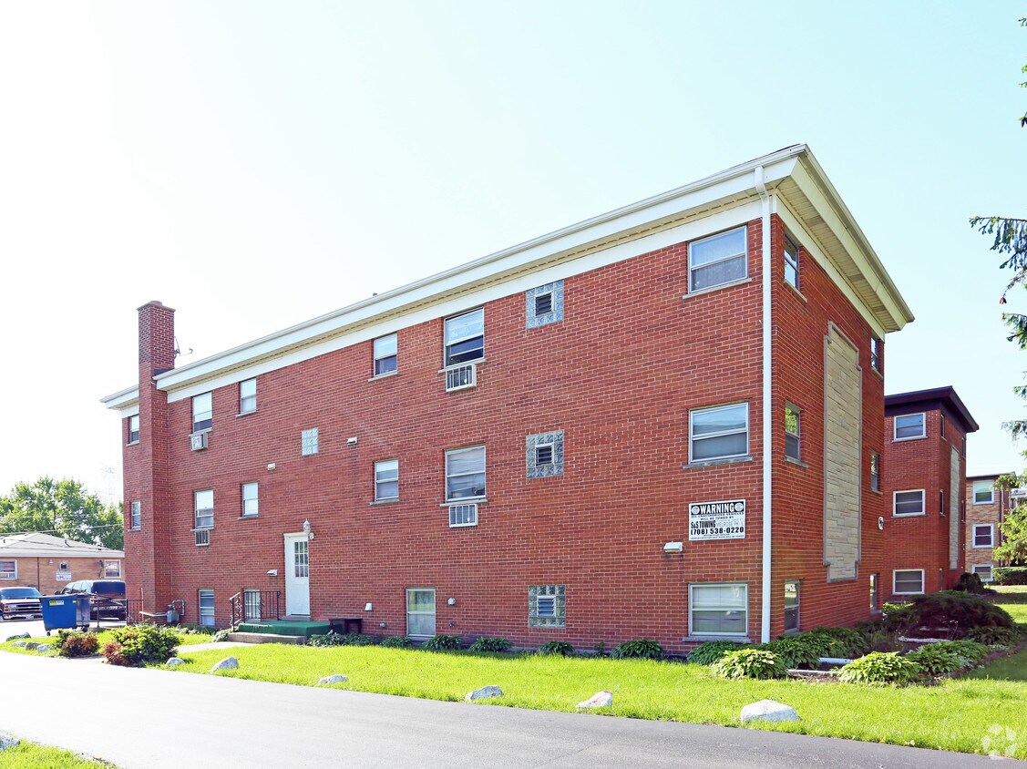 Building Photo - 607 S Iowa Ave