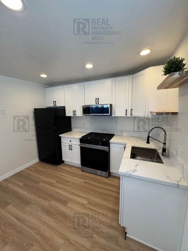 Building Photo - 1403 W Sumner Ave