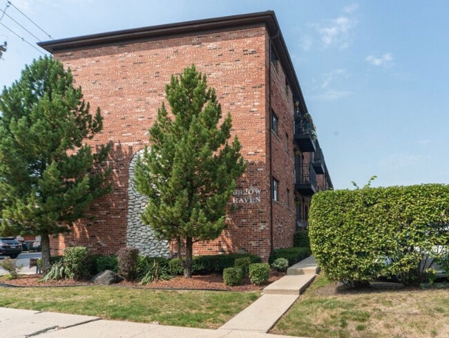 Exterior - 6820 W Raven St