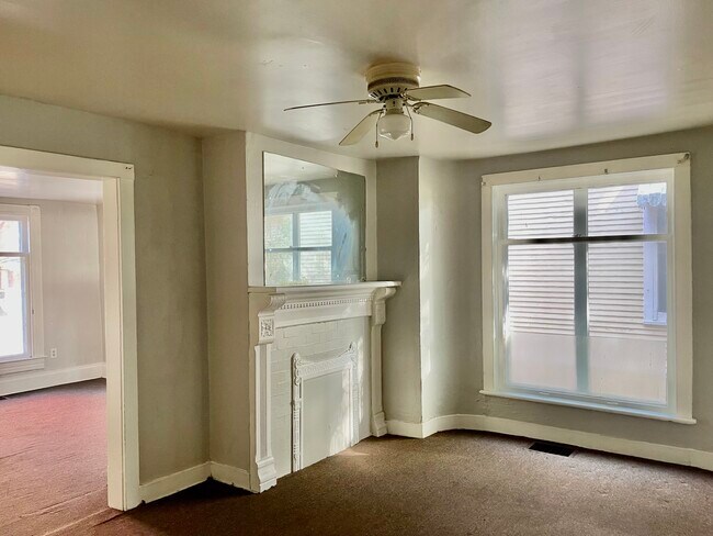 Building Photo - 730 S Main St