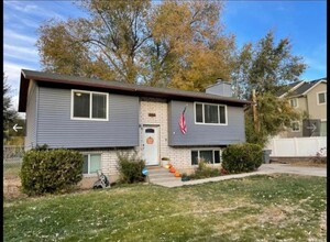 Building Photo - 360 Mahogany Dr