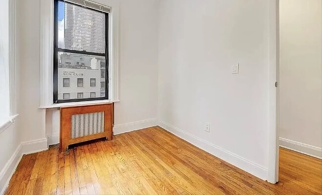 Foto del edificio - 301 E 53rd St