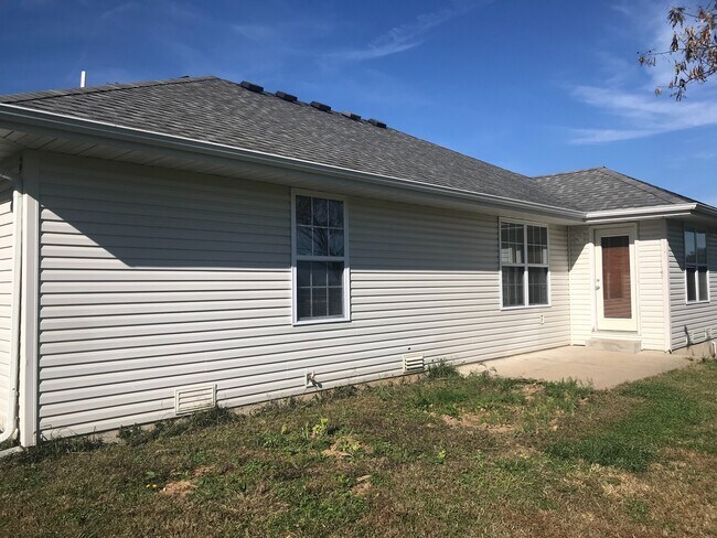 Foto del edificio - Updated 3 bedroom 2 bathroom home in Clever