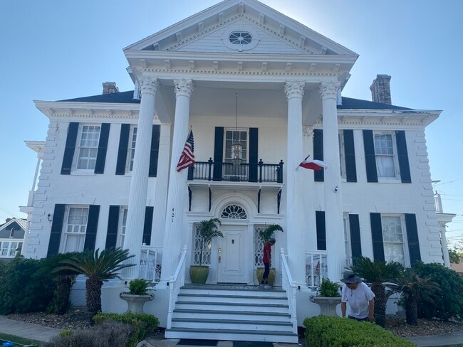 Newly renovated - 421 Howard St Townhome