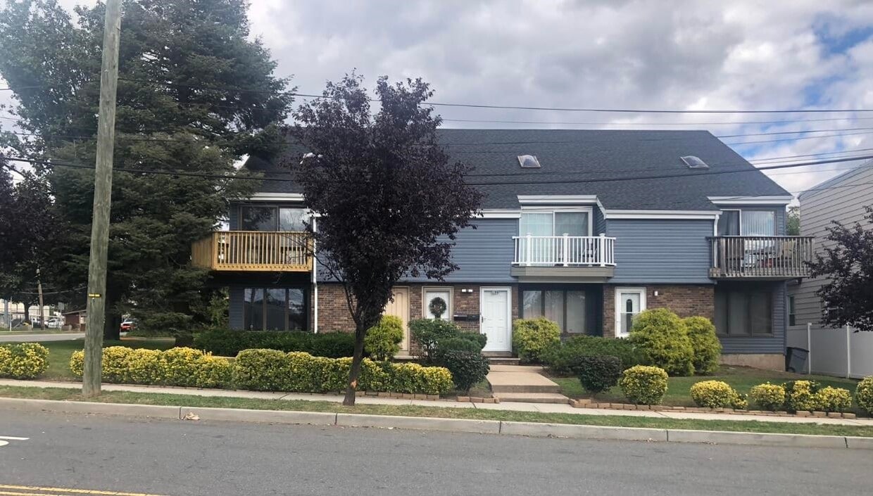 194 Charles St, Secaucus, NJ 07094 Condo for Rent in Secaucus, NJ