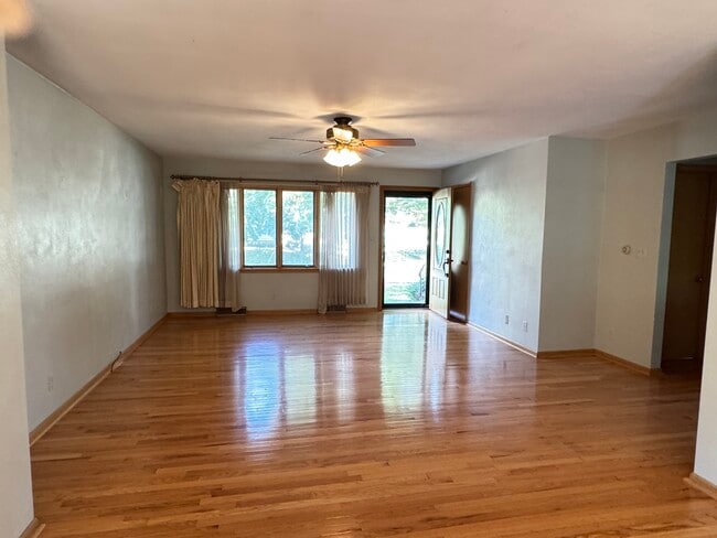 Building Photo - 510-512 Elm Street Duplex