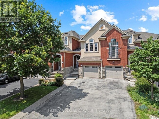 Building Photo - 135 Tawny Crescent