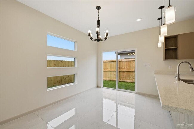 Building Photo - 1705 W Violet Dr