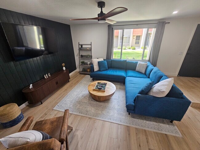 Foto del edificio - 266 E Via Escuela