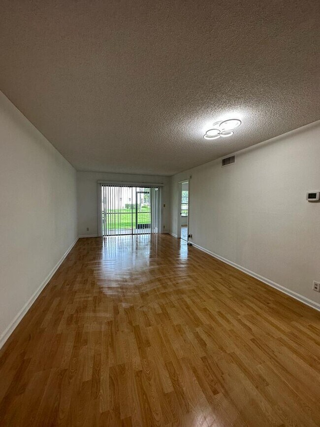 Building Photo - 301 Olivewood Pl