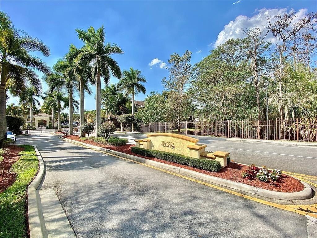 Primary Photo - 3533 Merrick Ln