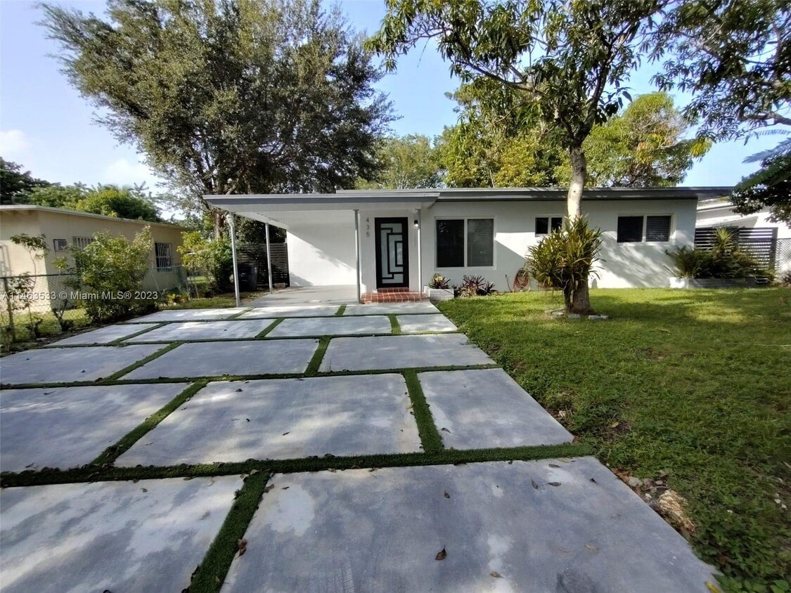 Primary Photo - 435 NW 127th St