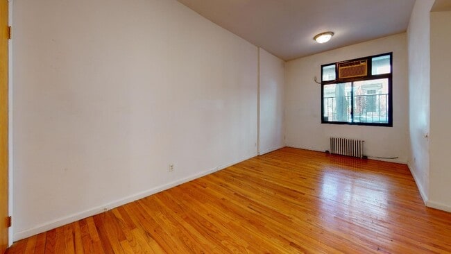 Building Photo - 240 E 78th St