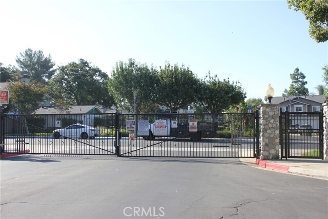 Building Photo - 563 E City Ct