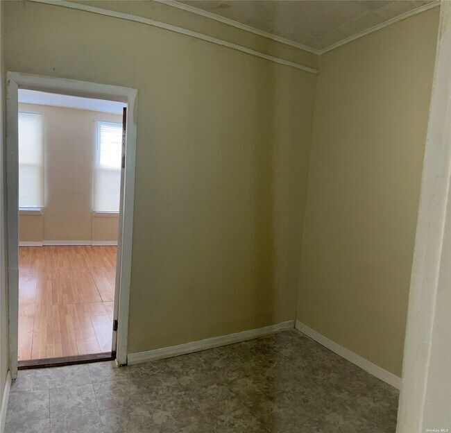 Foto del edificio - 60-49 56th St