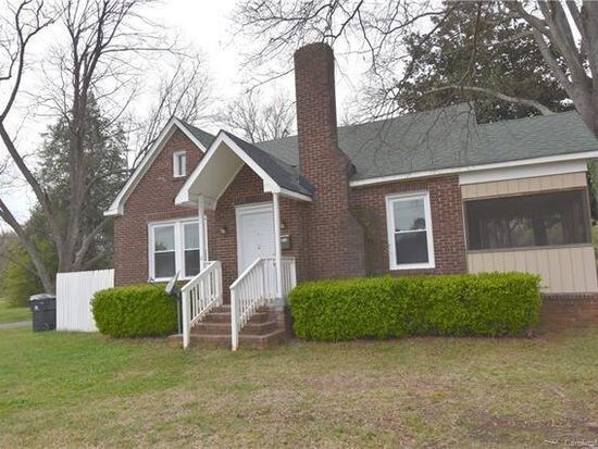 Primary Photo - 4 Bedrom Country Living In The City