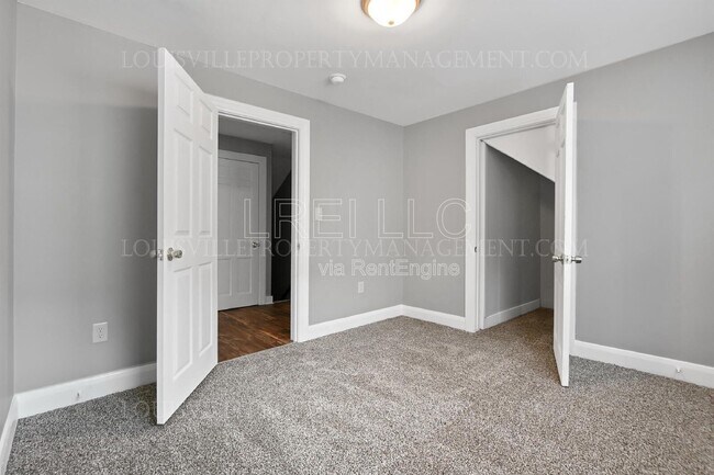 Foto del edificio - 4143 W Market St