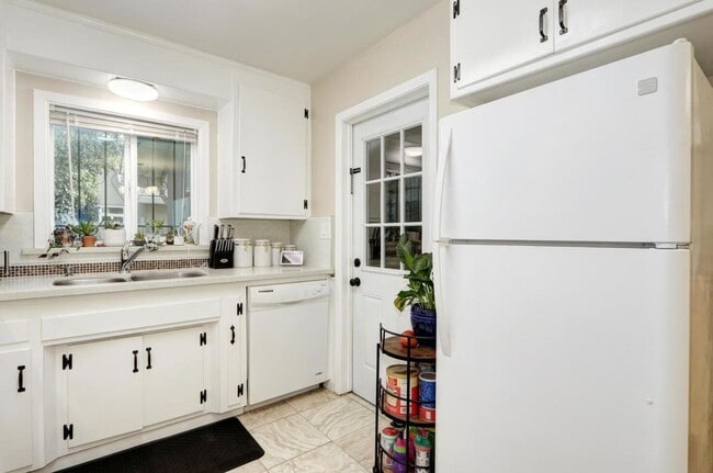 Photo - Beautiful Renovated 3/1 In Sacramento House
