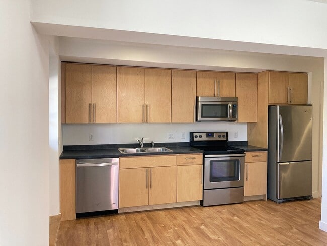 Millhouse Historic - 79 W Canal St