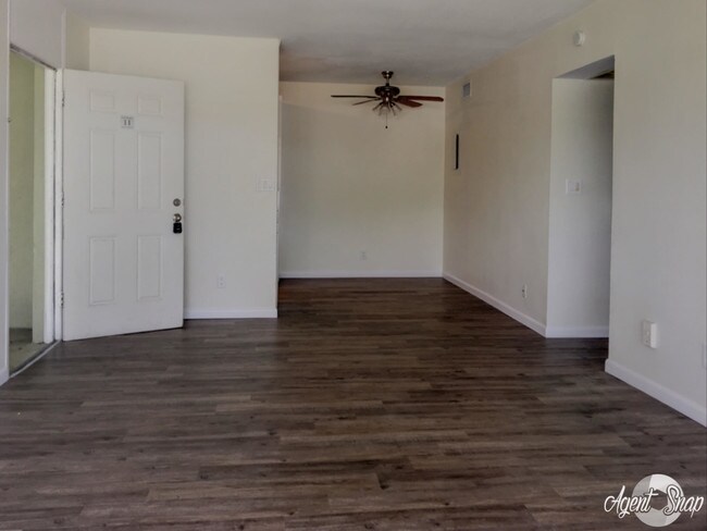 Foto del edificio - 1852 Golf View Ave