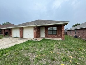 Building Photo - 5005 John David Dr Building Photo - 5005 John David Dr